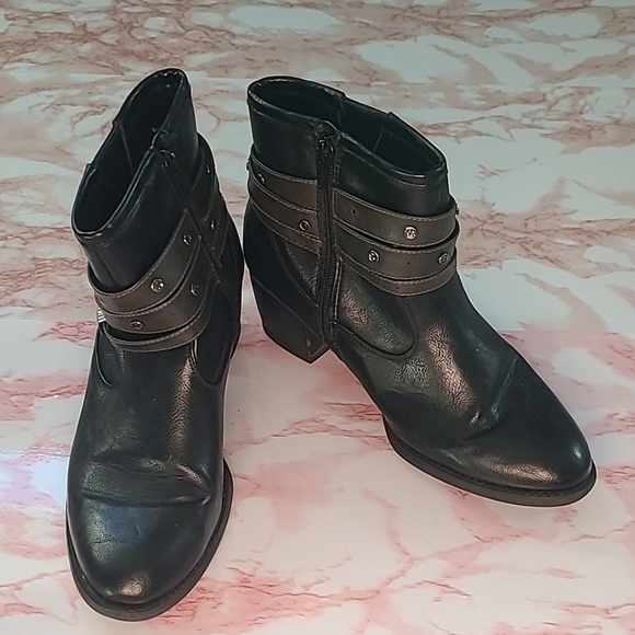 White Mountain Shoes - GUC White Mountain Black Ankle Boots Sz 8.5M